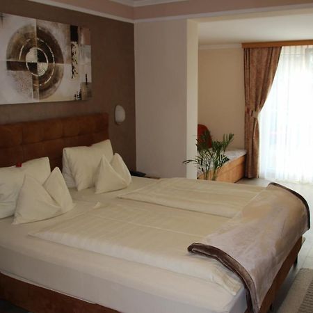 Hotel Lang ไลบ์นิทซ์ ภายนอก รูปภาพ