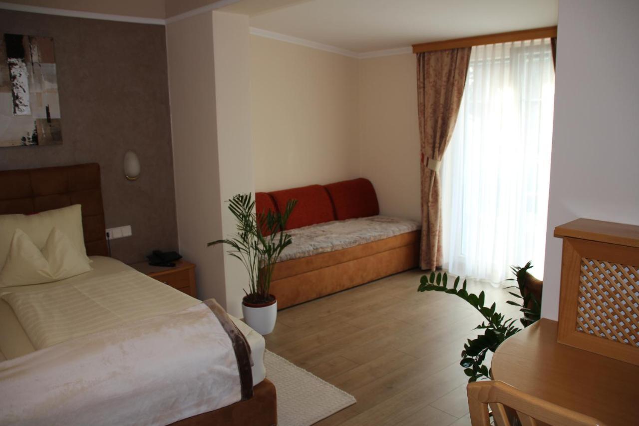 Hotel Lang ไลบ์นิทซ์ ภายนอก รูปภาพ
