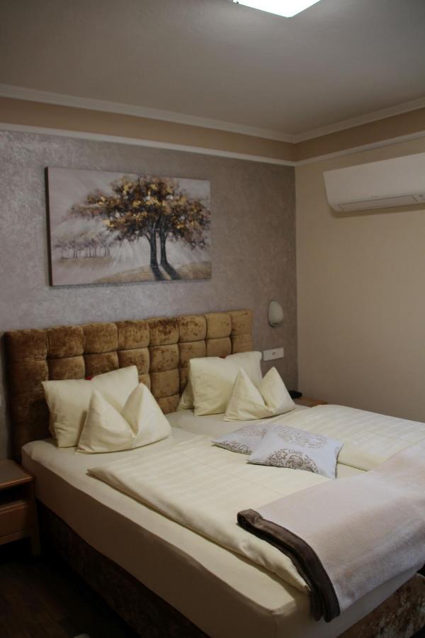 Hotel Lang ไลบ์นิทซ์ ภายนอก รูปภาพ